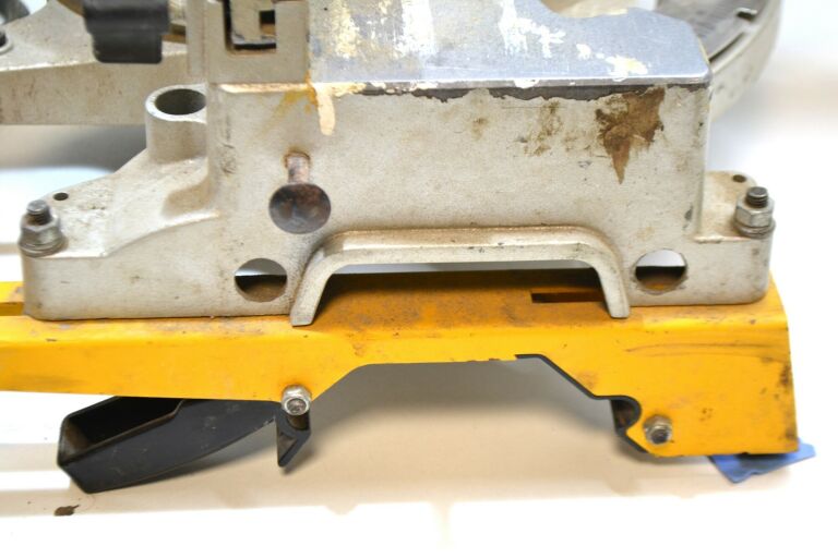 PIŁA UKOŚNICA DEWALT DW712-QS 1600W