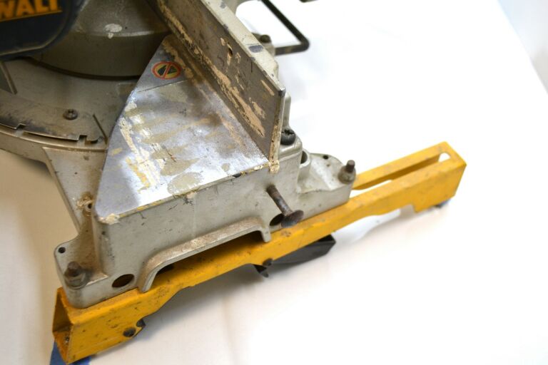 PIŁA UKOŚNICA DEWALT DW712-QS 1600W