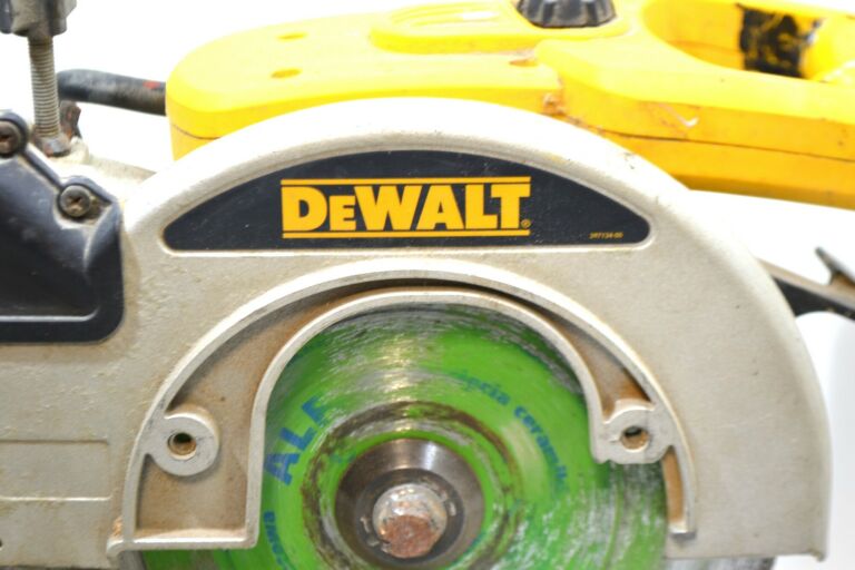 PIŁA UKOŚNICA DEWALT DW712-QS 1600W