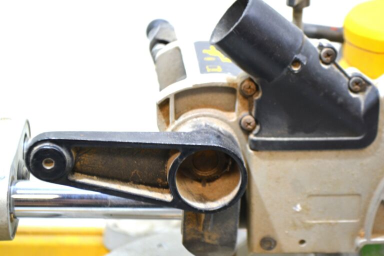 PIŁA UKOŚNICA DEWALT DW712-QS 1600W