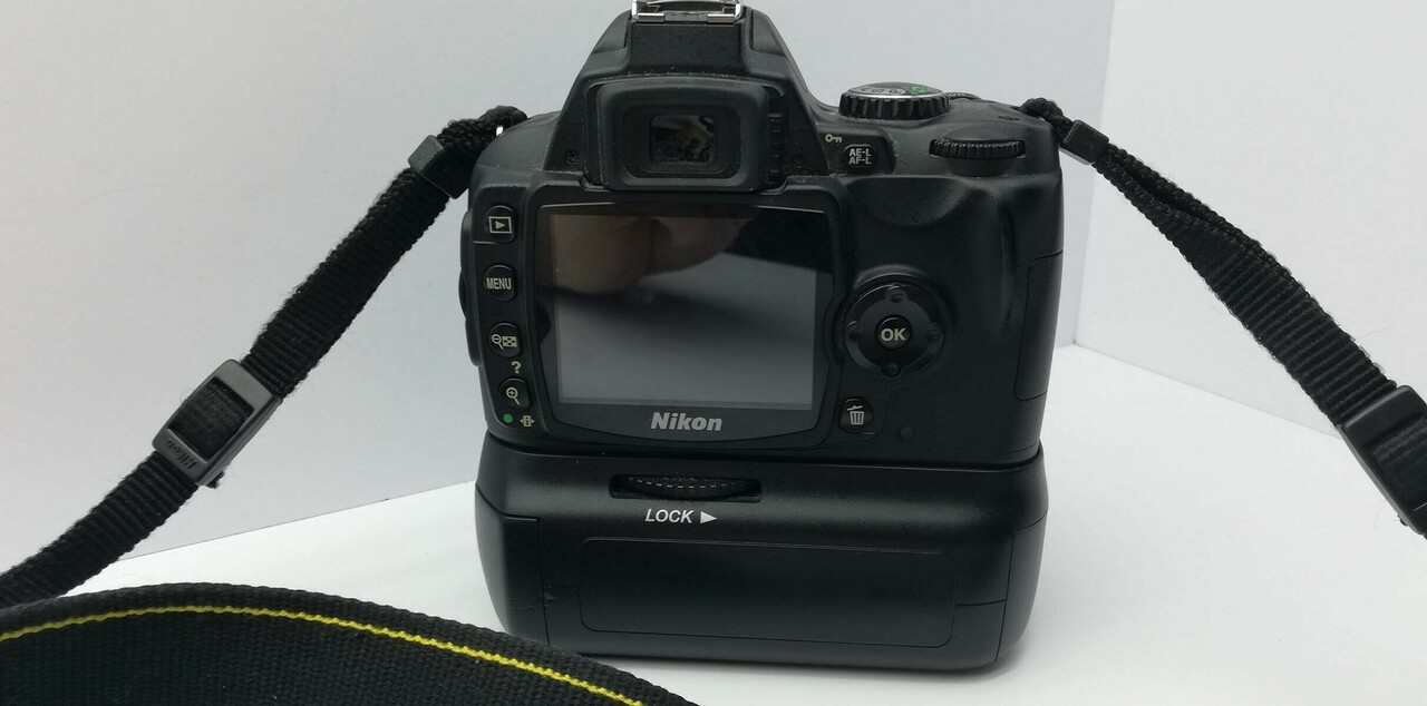 aparat-nikon-d40-ladowarka-karta-2gb-model-d40