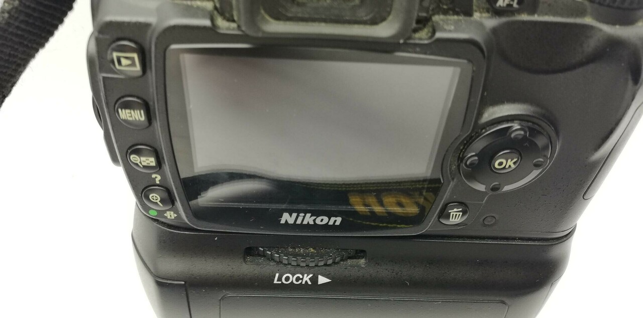 aparat-nikon-d40-ladowarka-karta-2gb-w-zestawie-korpus