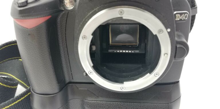 aparat-nikon-d40-ladowarka-karta-2gb-marka-nikon