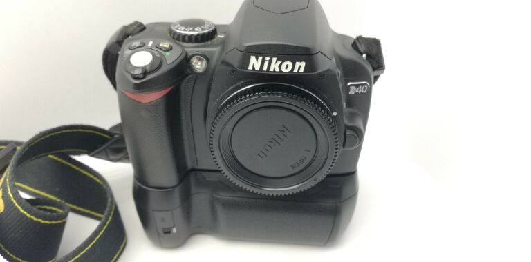 aparat-nikon-d40-ladowarka-karta-2gb-stan-uzywany