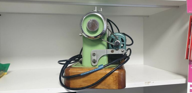 maszyna-do-szycia-wifama-retro-1960-opis-stan-nie-wymaga-renowacji