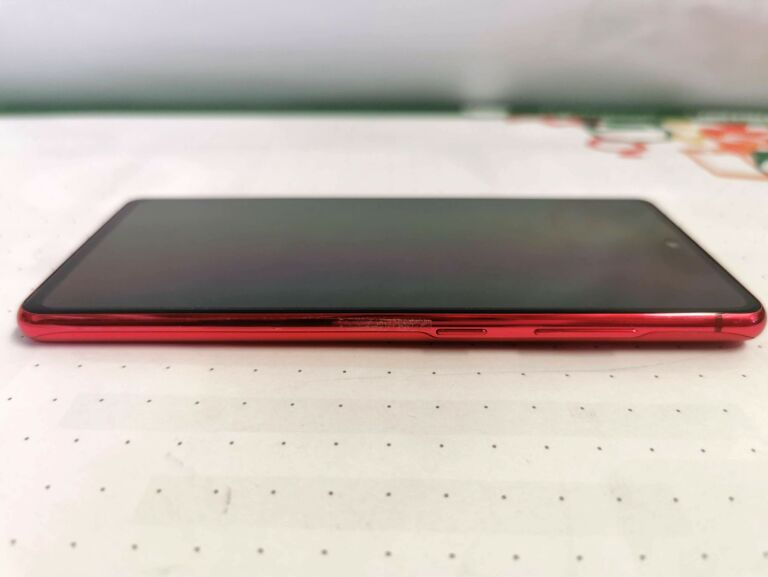 samsung-galaxy-s20-fe-5g-cloud-red-przekatna-ekranu-65