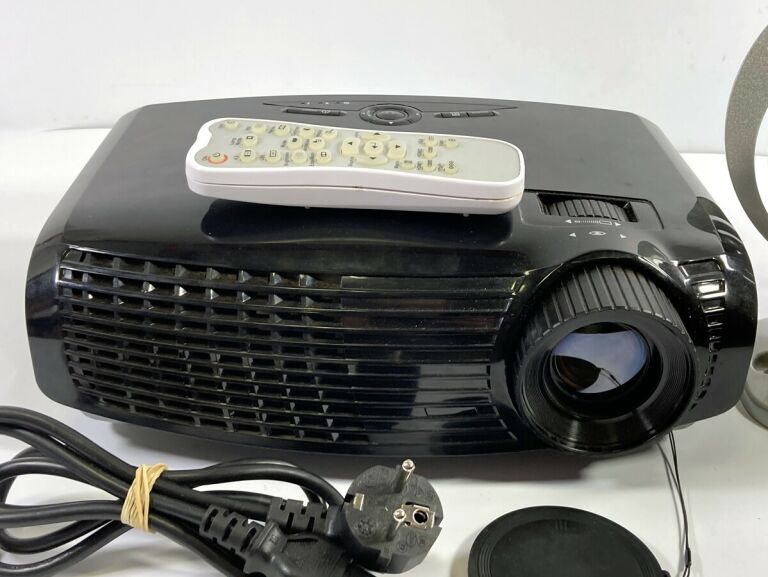 PROJEKTOR OPTOMA HD200X DLP FULL HD PRZEBIEG 200H