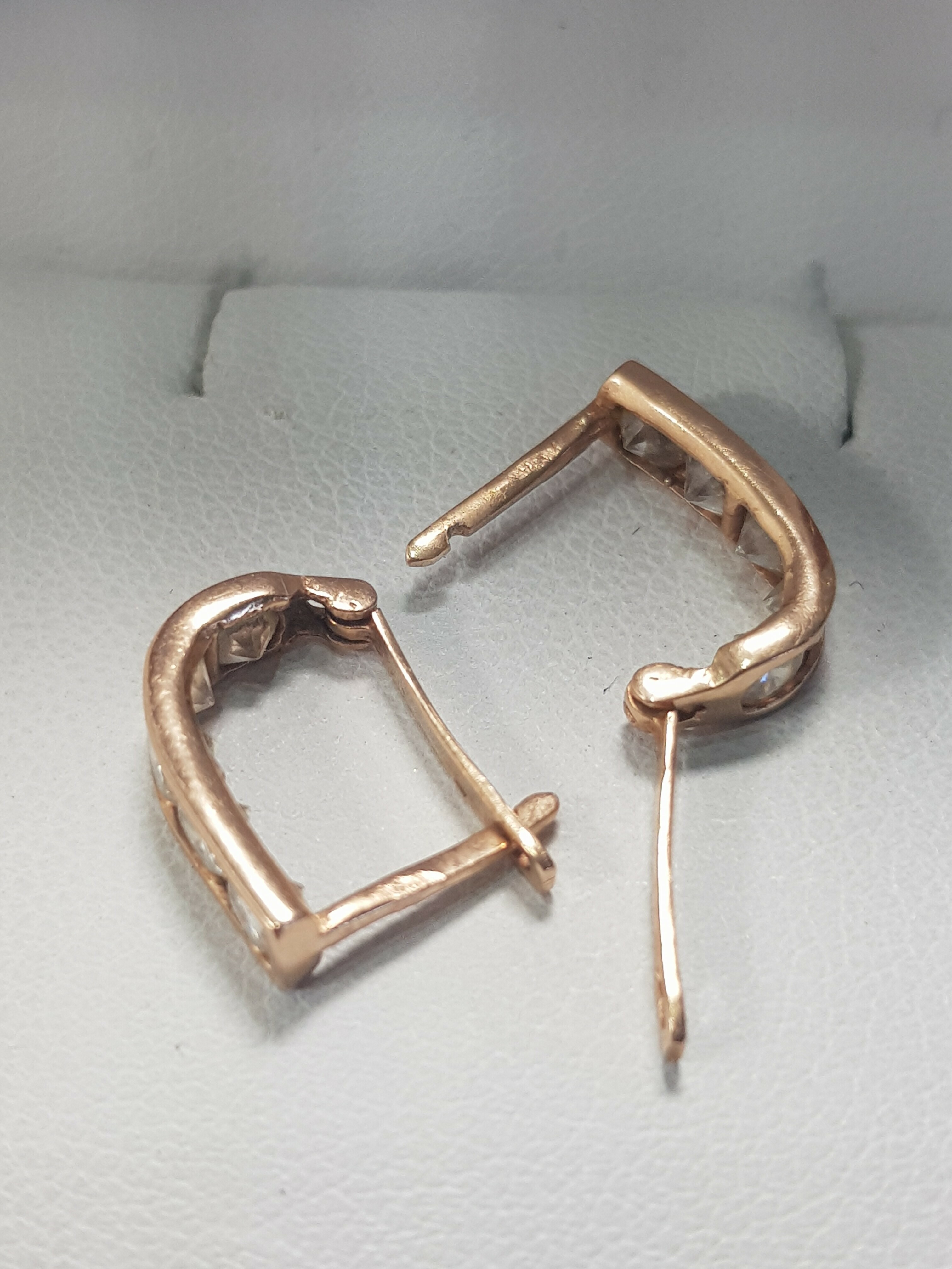 zlote-kolczyki-kamien-bez-kamienia