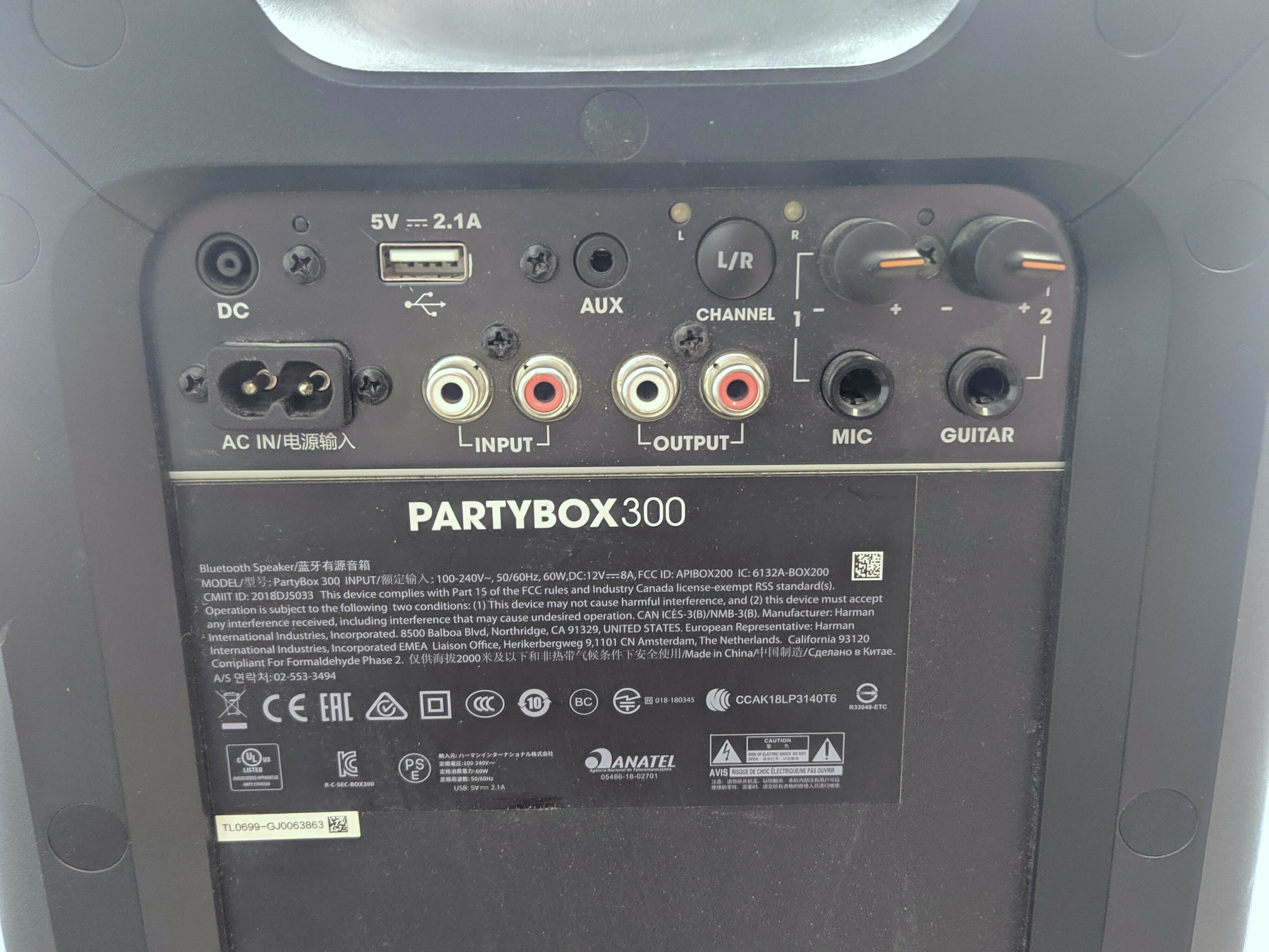 glosnik-jbl-partybox-300-opis-zasilanie-akumulatorowo-sieciowe