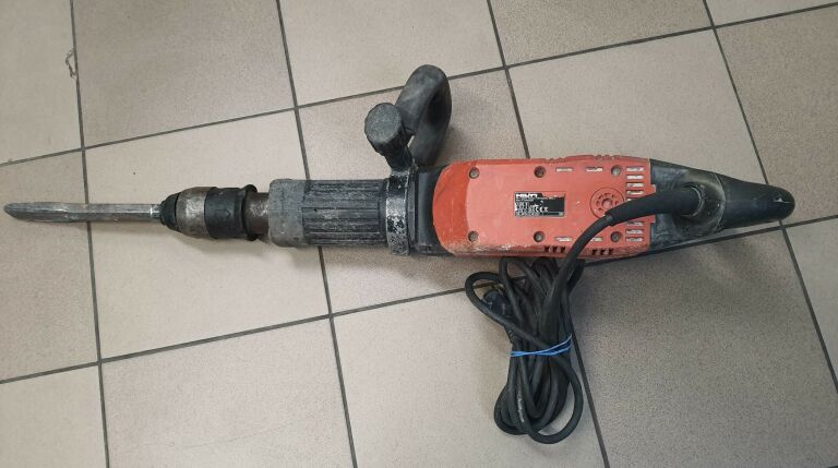 MŁOT WYBURZENIOWY HILTI TE 905-AVR 1600W