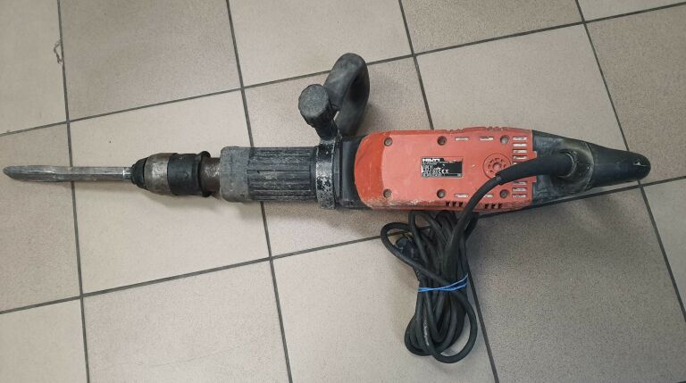 mlot-wyburzeniowy-hilti-te-905-avr-1600w-moc-1600