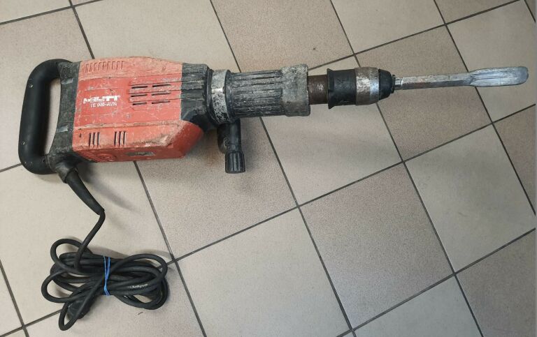 MŁOT WYBURZENIOWY HILTI TE 905-AVR 1600W