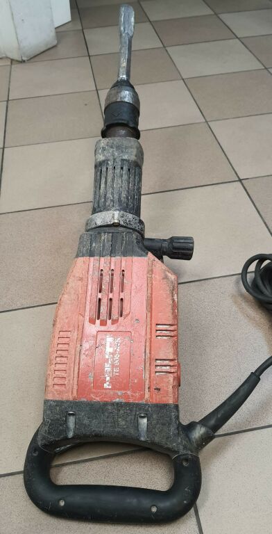 MŁOT WYBURZENIOWY HILTI TE 905-AVR 1600W