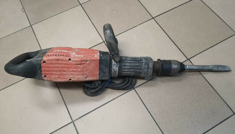 MŁOT WYBURZENIOWY HILTI TE 905-AVR 1600W