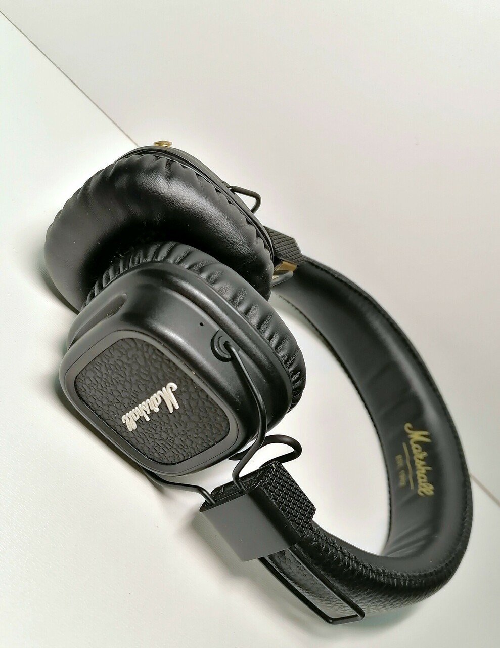 sluchawki-nauszne-bluetooth-marshall-major-ii-transmisja-sygnalu-bluetooth