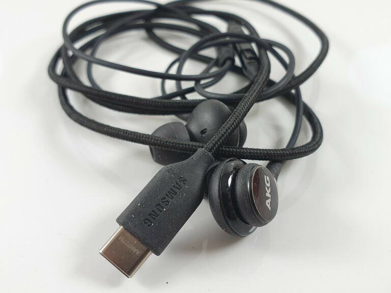 sluchawki-akg-usb-c-dabrowskiego-149-poznan-p1-x