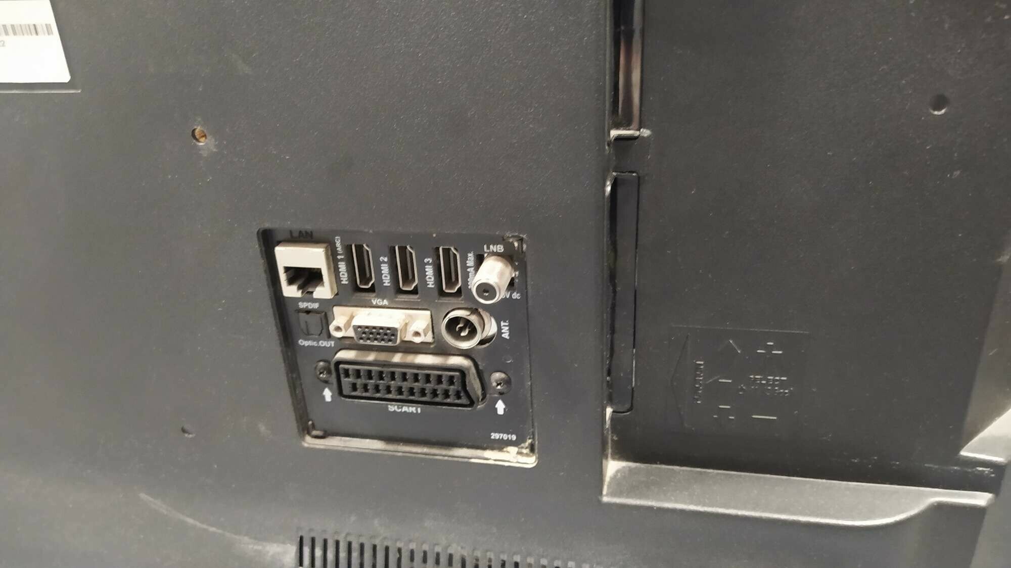 telewizor-jvc-lt-32vf52k-pilot-rozdzielczosc-ekranu-px-1920-x-1080