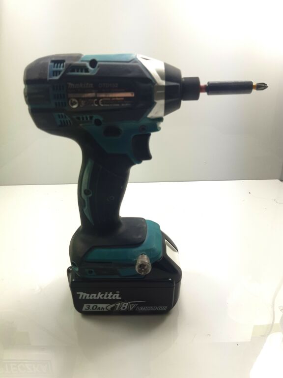 zestaw-elektronarzedzi-makita-combo-dlx2142s-zawartosc-zestawu-wiertarka