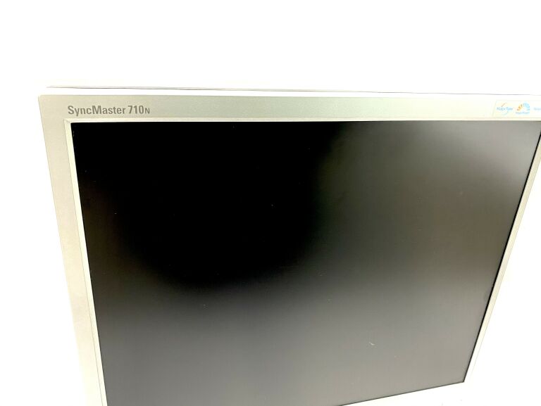 MONITOR SAMSUNG SYNCMASTER 710 N POLECAM!!!!!!!