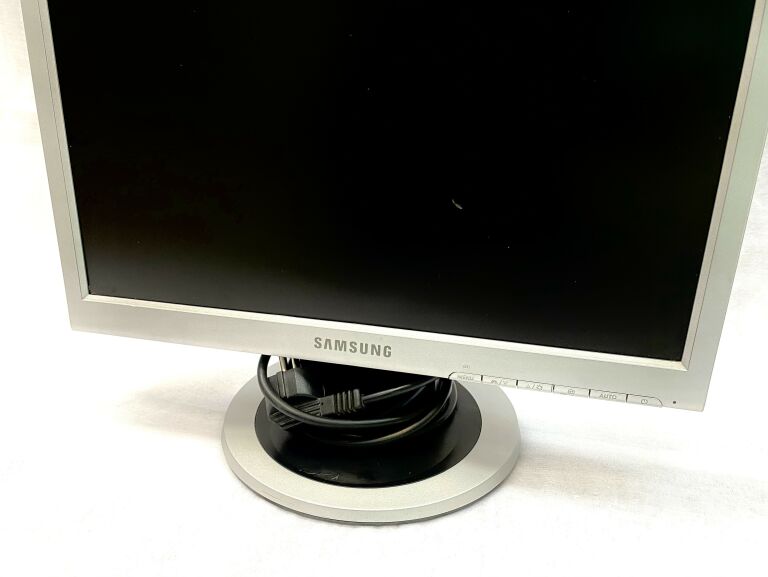 MONITOR SAMSUNG SYNCMASTER 710 N POLECAM!!!!!!!
