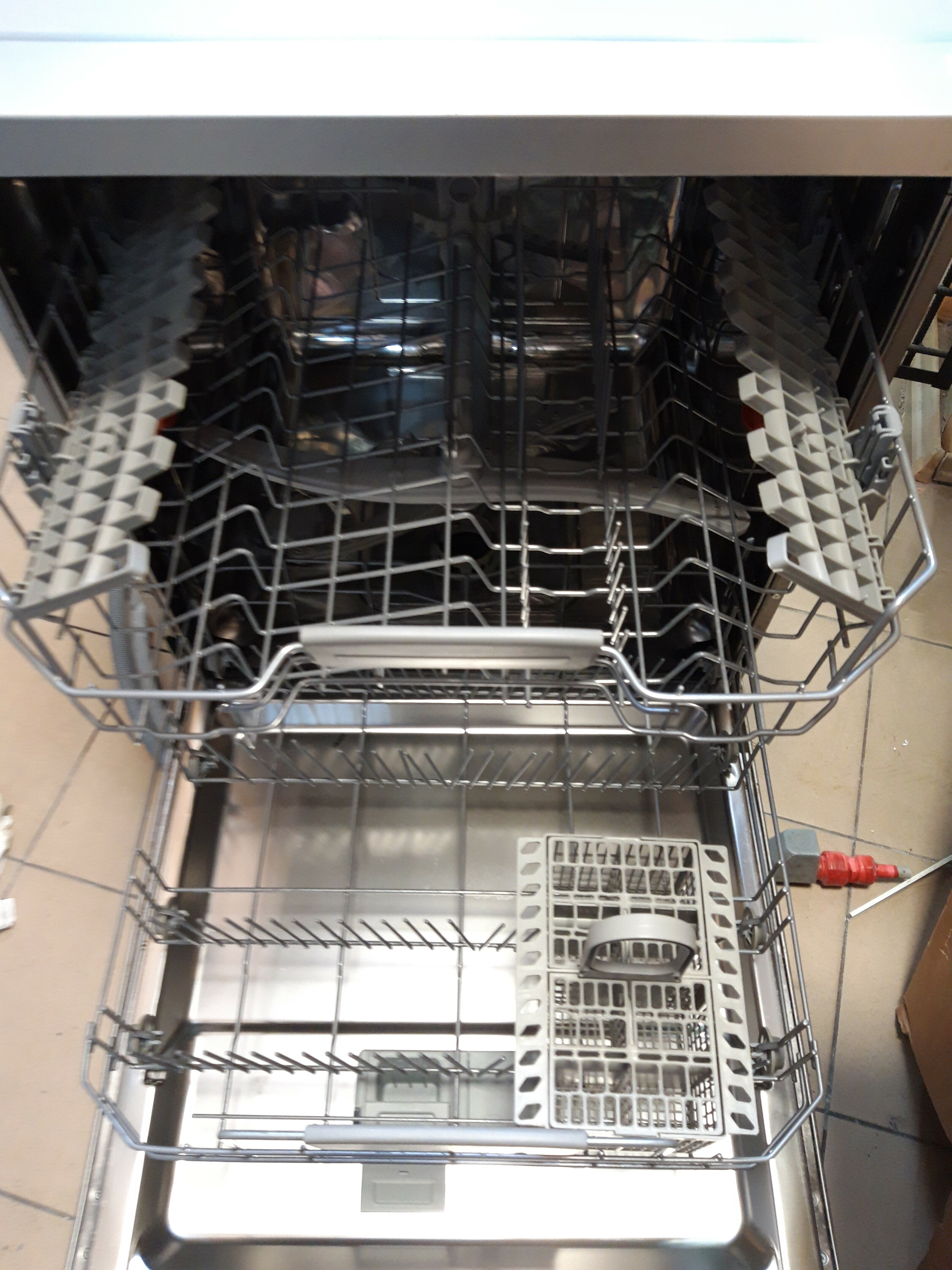 zmywarka-hotpoint-ariston-ihfc3b26x-szerokosc-produktu-60