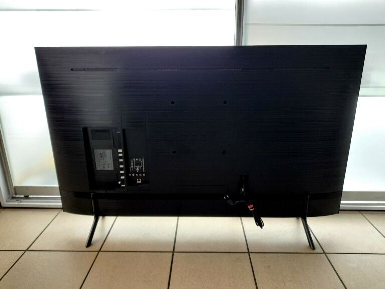 TV UE55RU7102 + PILOT + GWAR
