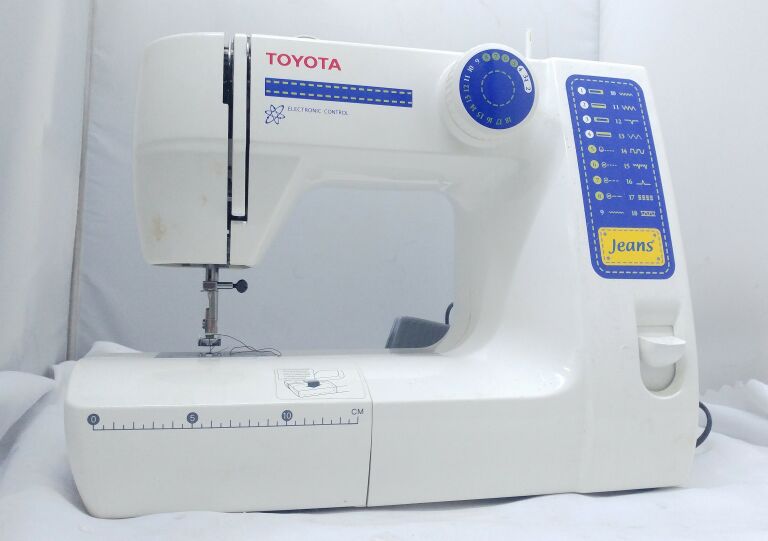 maszyna-do-szycia-toyota-jfs18-stan-uzywany