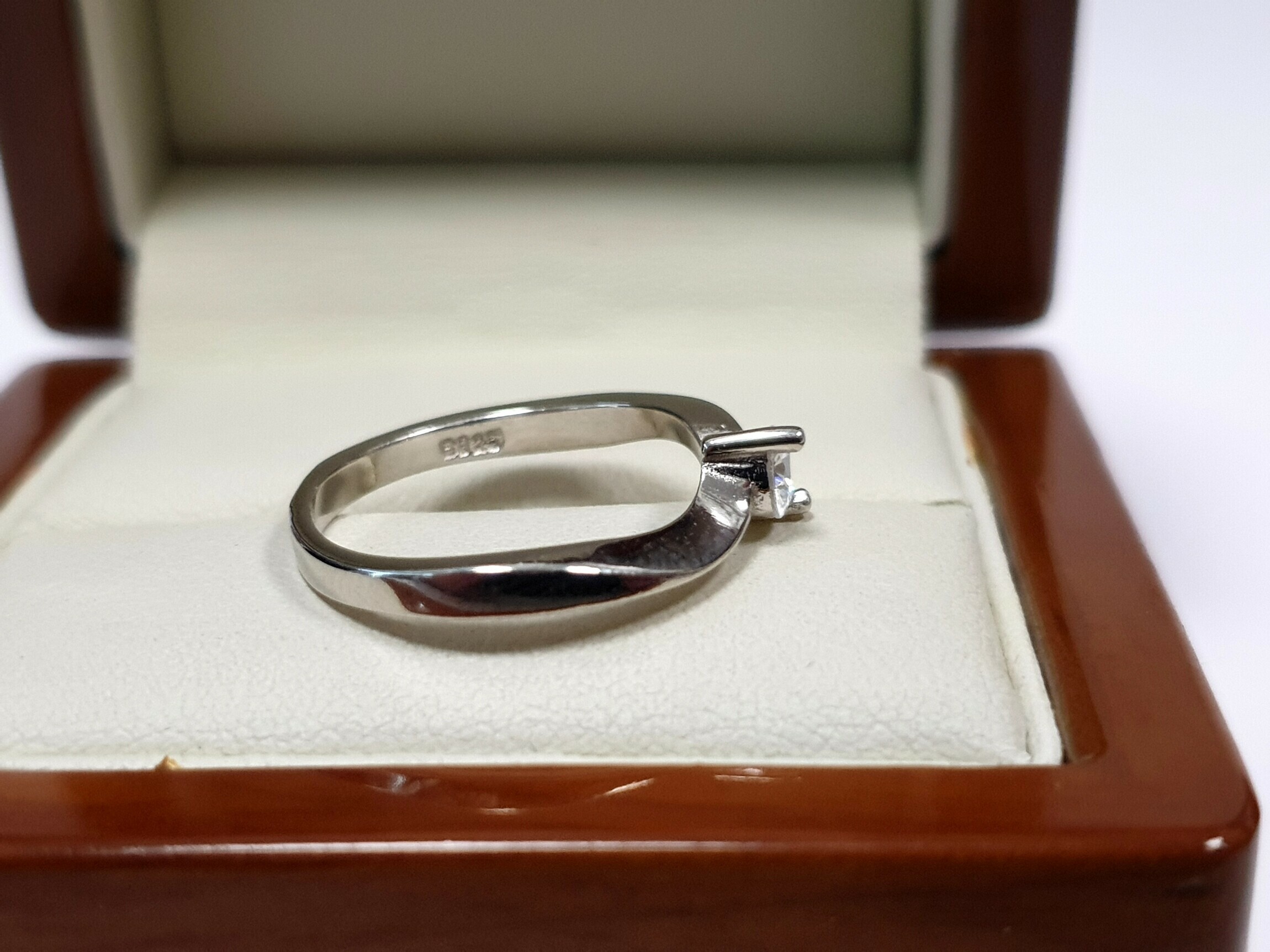 srebrny-pierscionek-rodzaj-wyrob-jubilerski