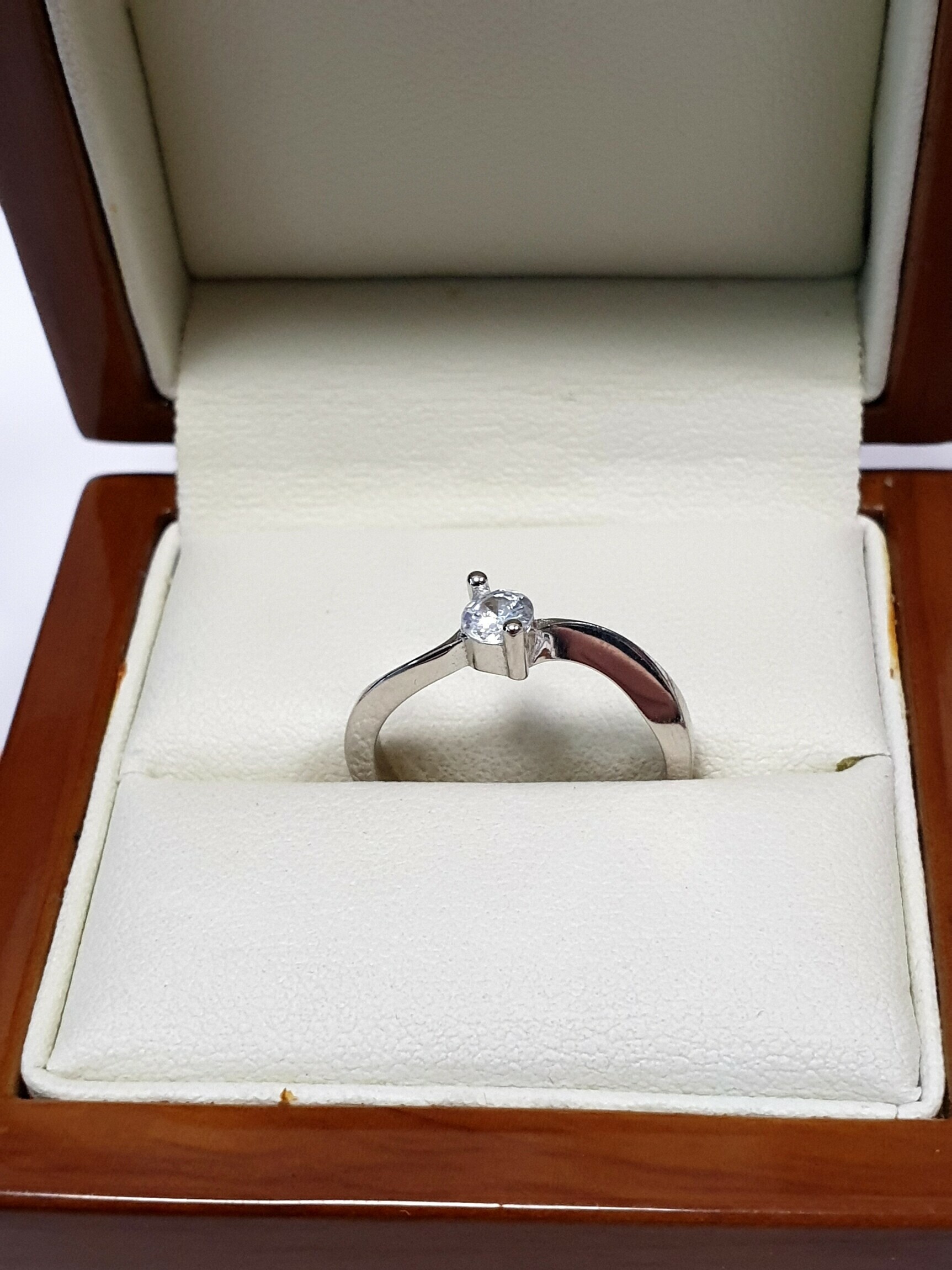 srebrny-pierscionek-stan-powystawowy