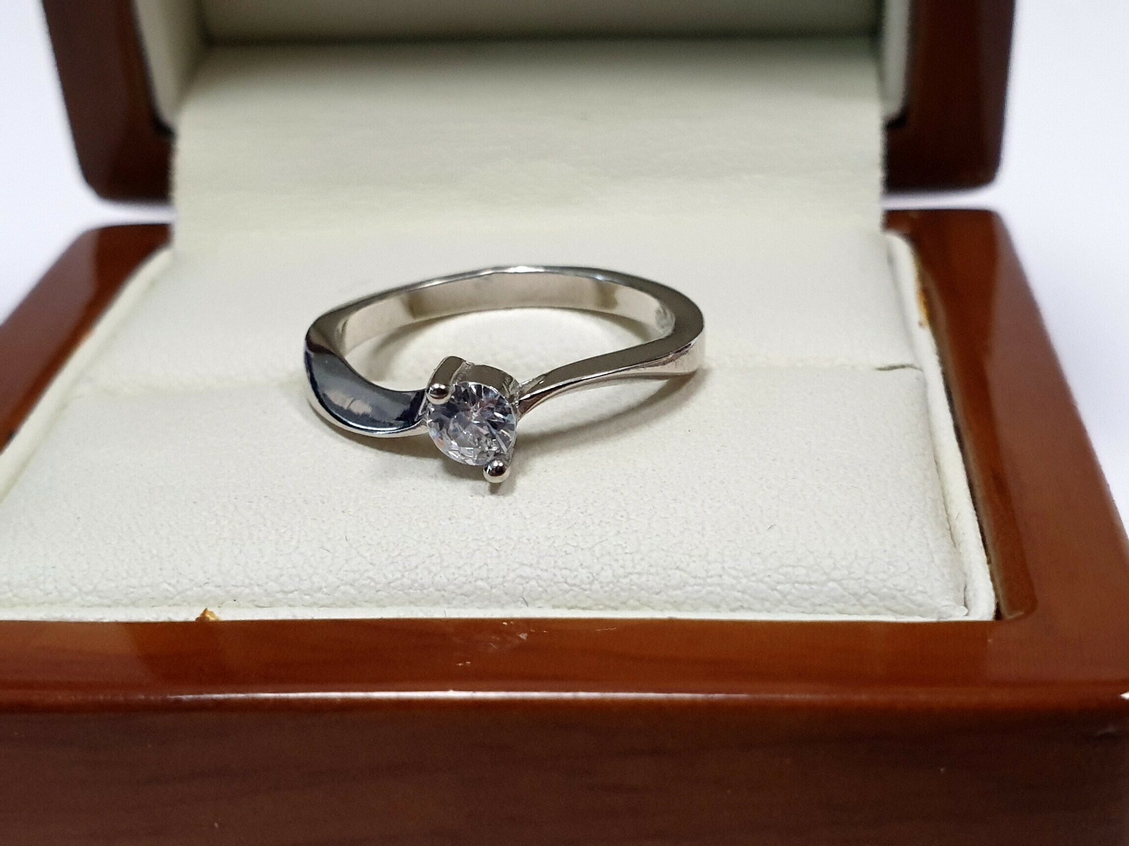 srebrny-pierscionek-marka-cos