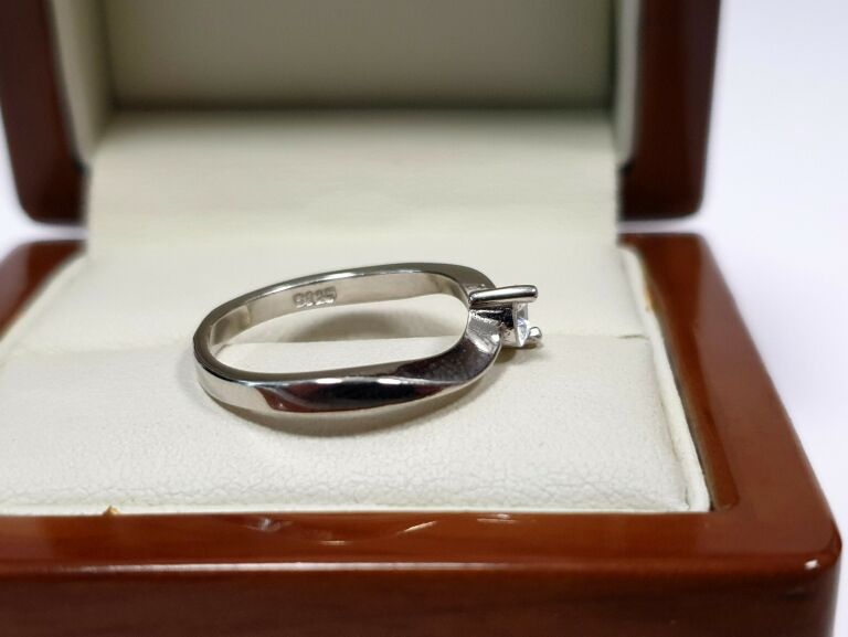 srebrny-pierscionek-rodzaj-wyrob-jubilerski