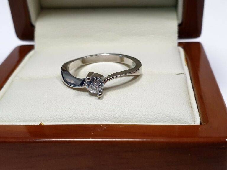 srebrny-pierscionek-marka-cos