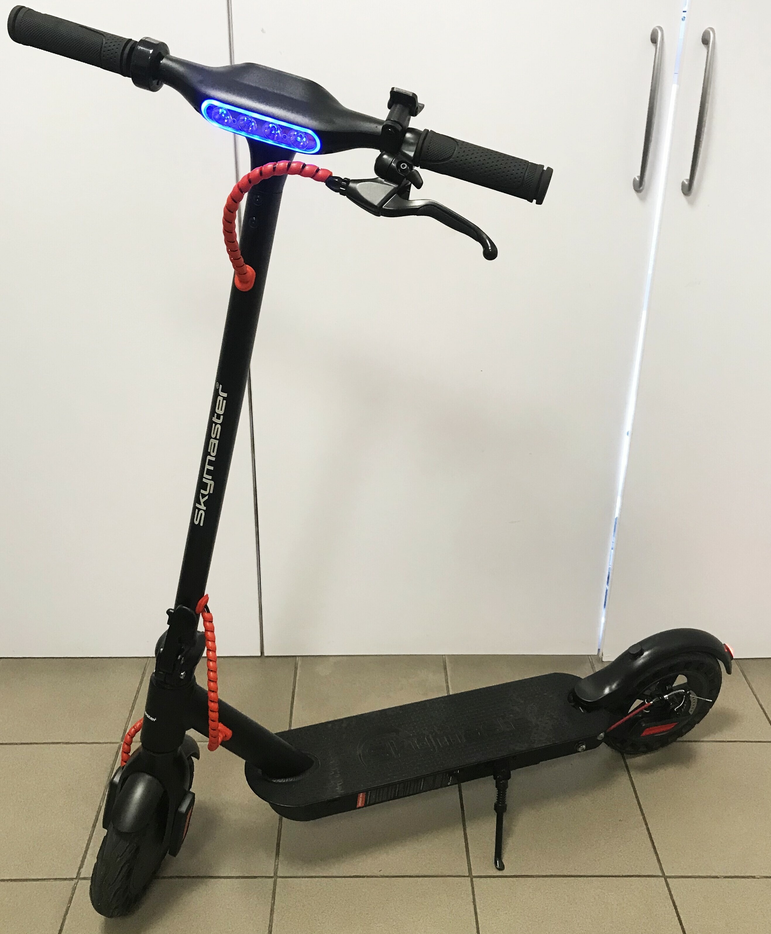 hulajnoga-elektryczna-skymaster-moonster-10-pro-kod-producenta-moonster-10-pro