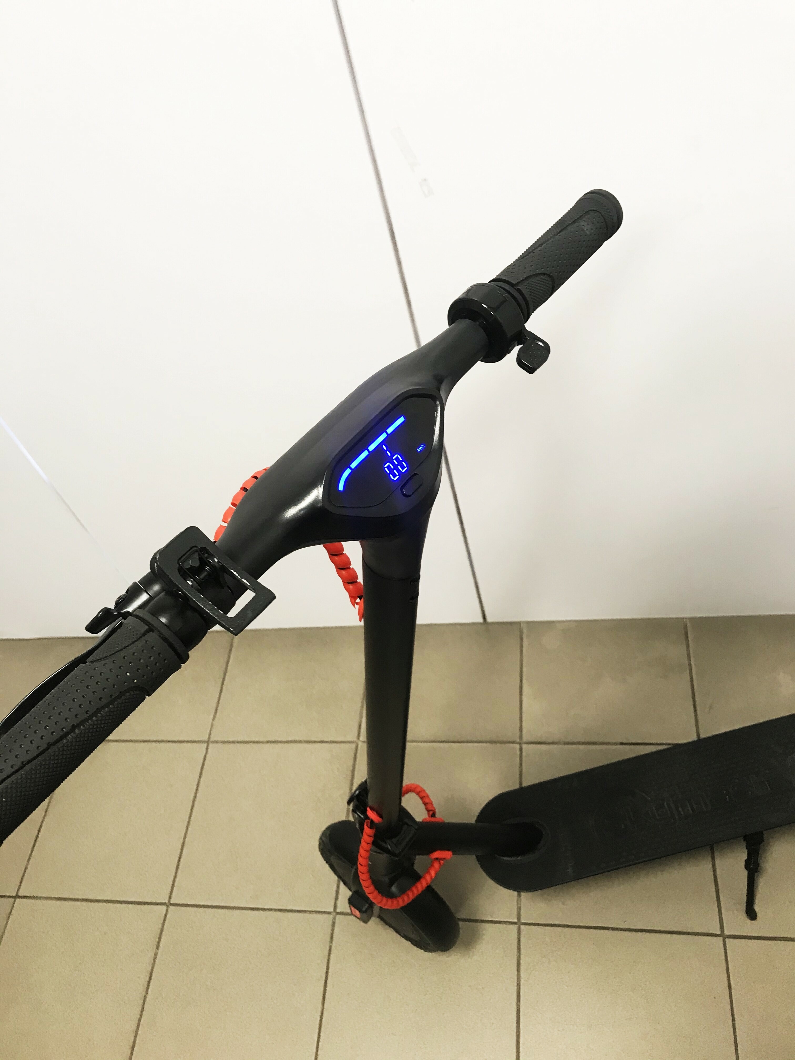 hulajnoga-elektryczna-skymaster-moonster-10-pro-kolor-czarny