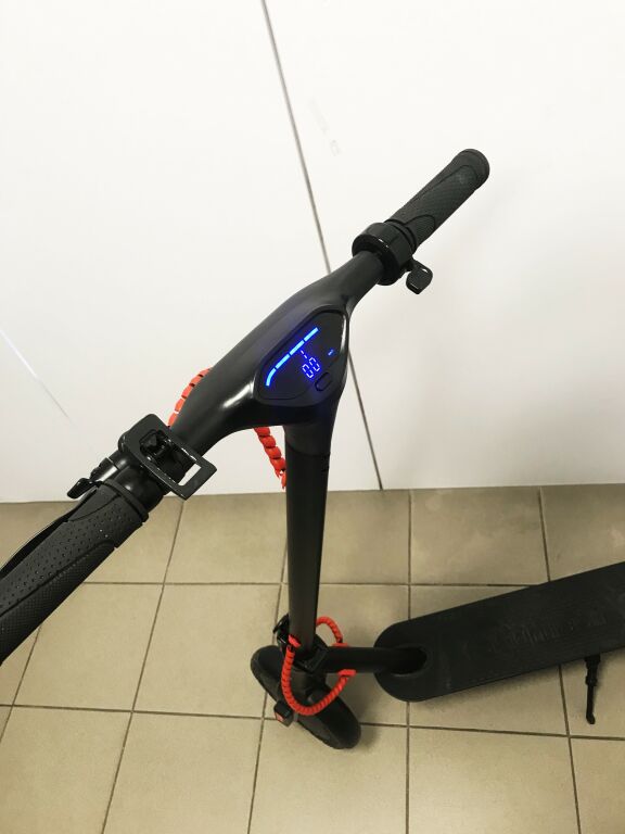 hulajnoga-elektryczna-skymaster-moonster-10-pro-kolor-czarny