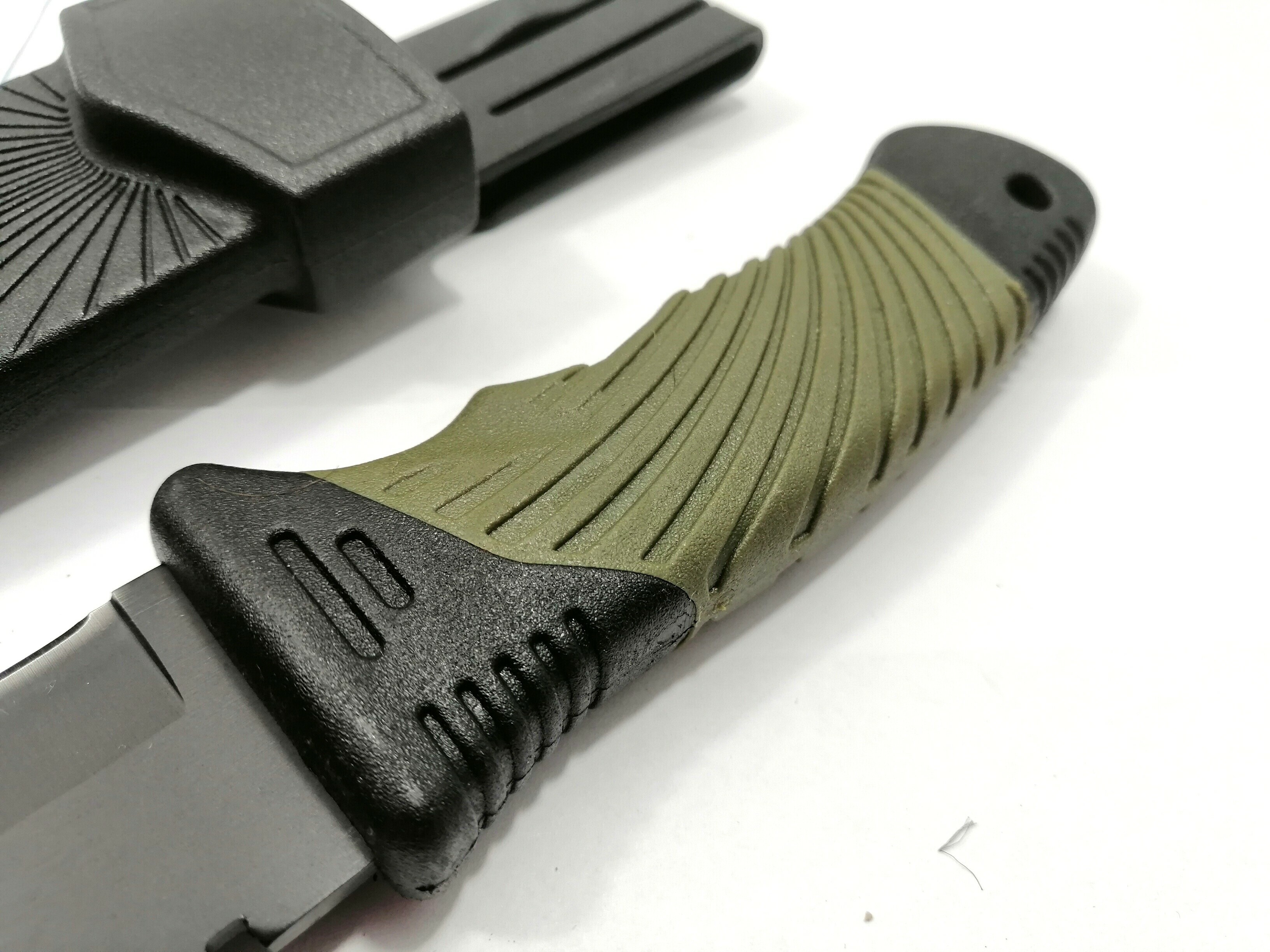 noz-taktyczny-columbia-usa-saber-1658d-kod-producenta-0000