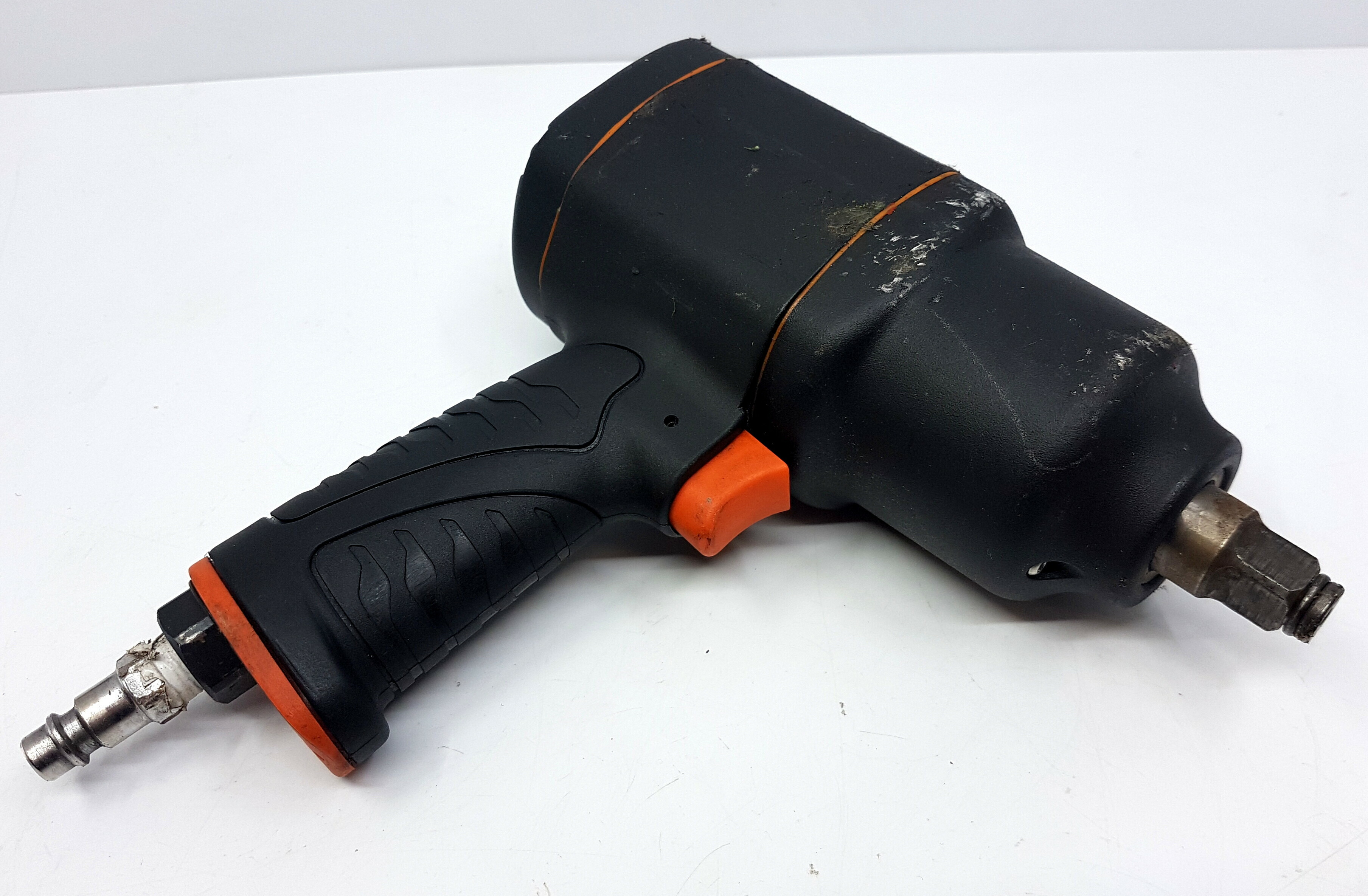 kompresor-hagen-ttdc50l-z-kluczem-pnemautycznym-pojemnosc-zbiornika-50