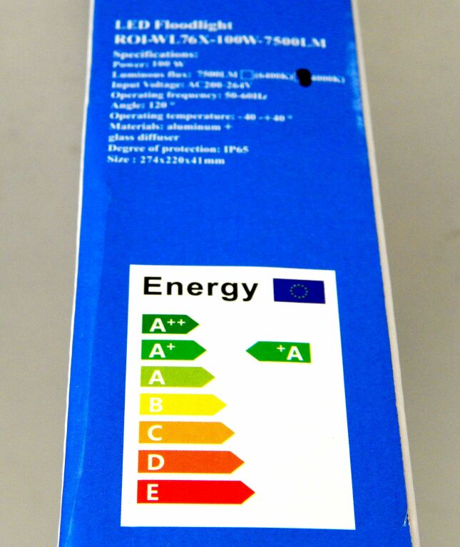 halogen-lampa-naswietlacz-led-100w-stan-powystawowy