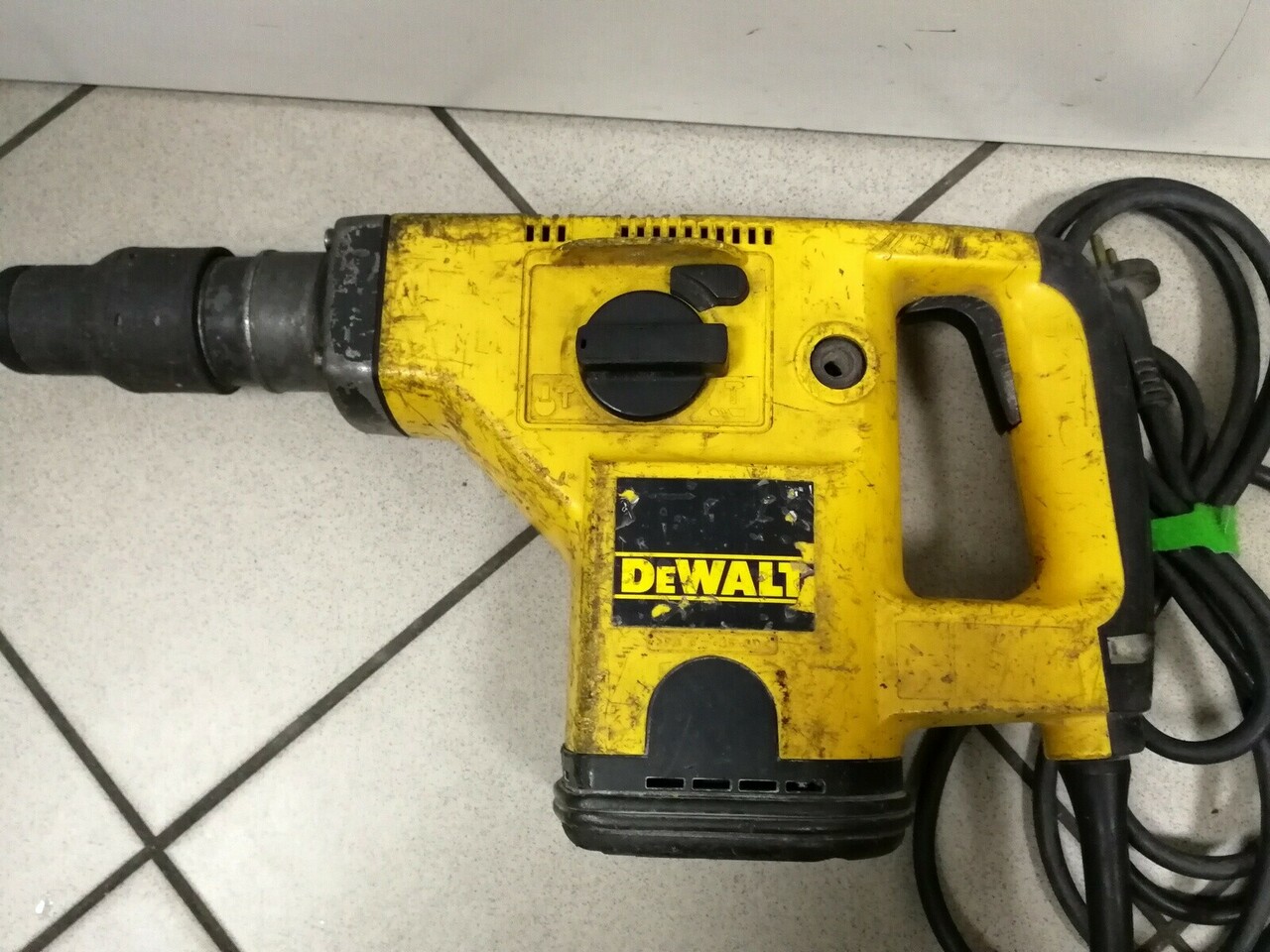 mlot-udarowy-dewalt-pa6-gf30-stan-uszkodzony