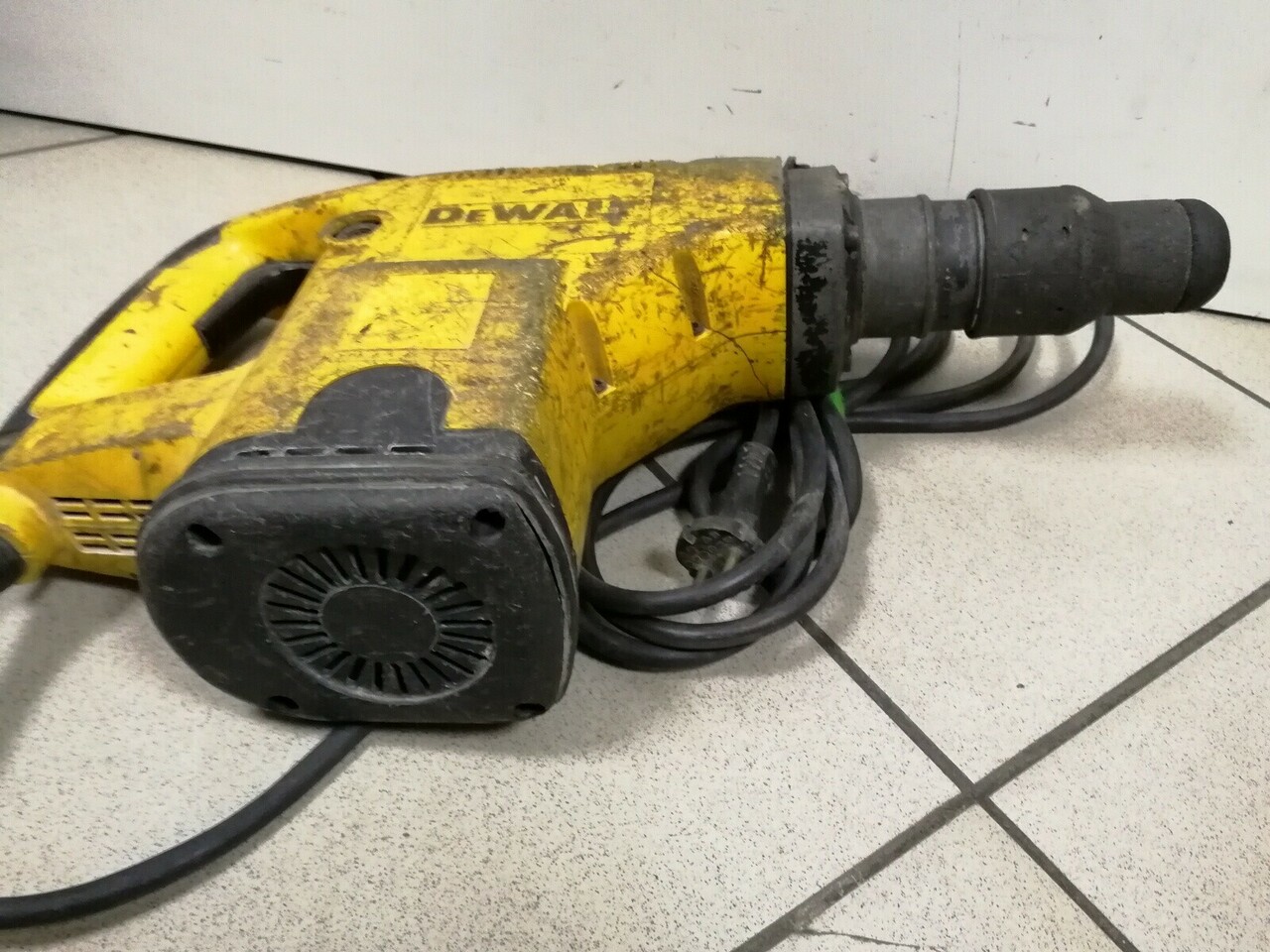 mlot-udarowy-dewalt-pa6-gf30-zasilanie-elektryczne-sieciowe