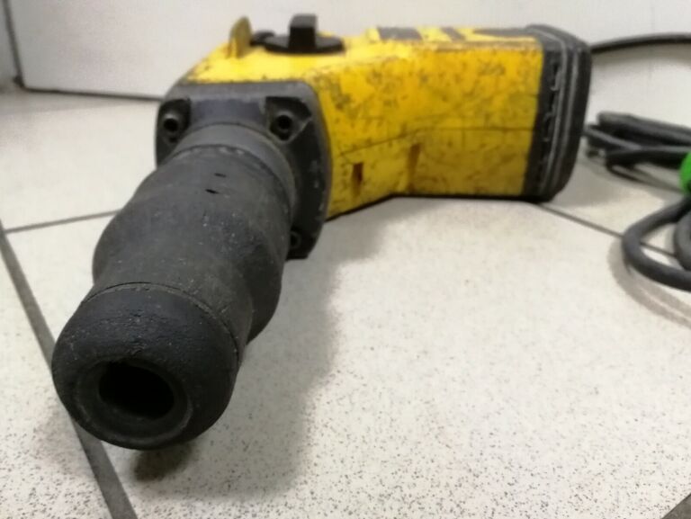 mlot-udarowy-dewalt-pa6-gf30-marka-dewalt