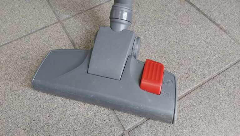 odkurzacz-bezworkowy-hoffen-hvc-9288-polecam-zasilanie-sieciowe