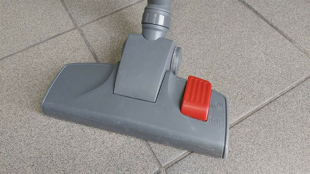 odkurzacz-bezworkowy-hoffen-hvc-9288-polecam-zasilanie-sieciowe