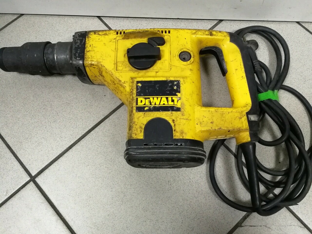 mlot-udarowy-dewalt-pa6-gf30-rynek-4-chodziez