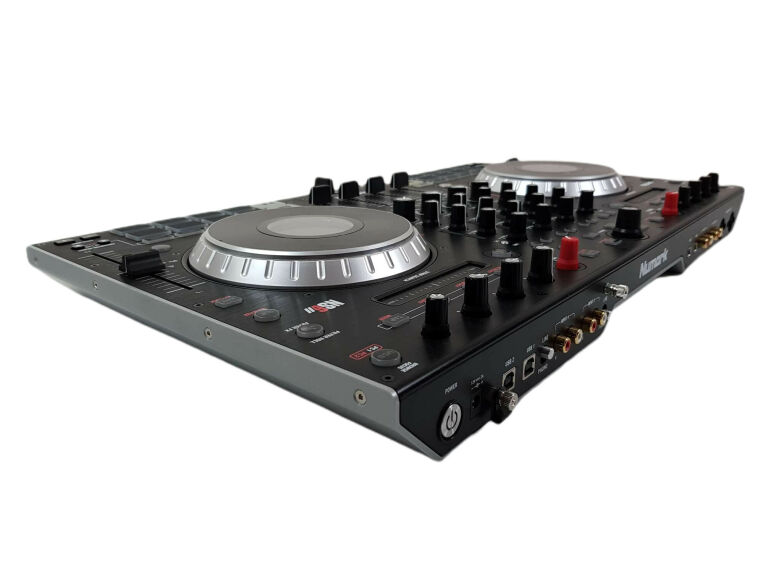 czterokanalowy-kontroler-dj-numark-ns6-ii-12-v-stan-uzywany