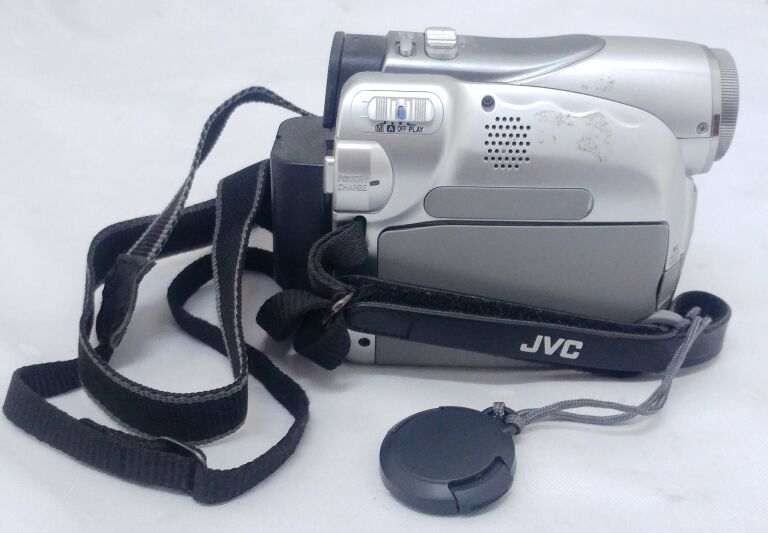 KAMERA JVC GR-D245E
