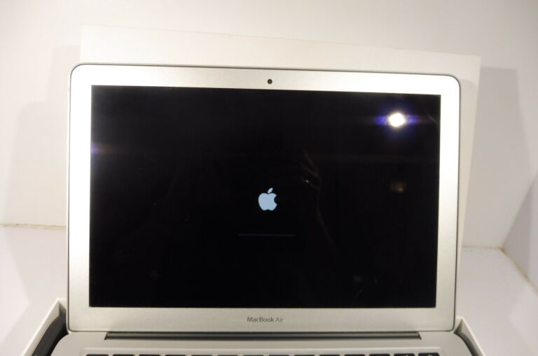 macbook-air-13-128-ssd-8gb-ram-i5-pudelko-paragon-przekatna-ekranu-13