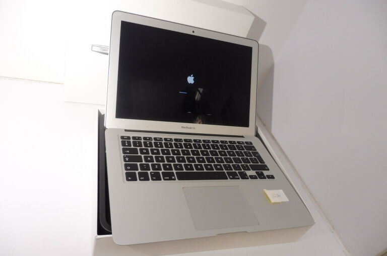 macbook-air-13-128-ssd-8gb-ram-i5-pudelko-paragon-wielkosc-pamieci-ram-8-gb