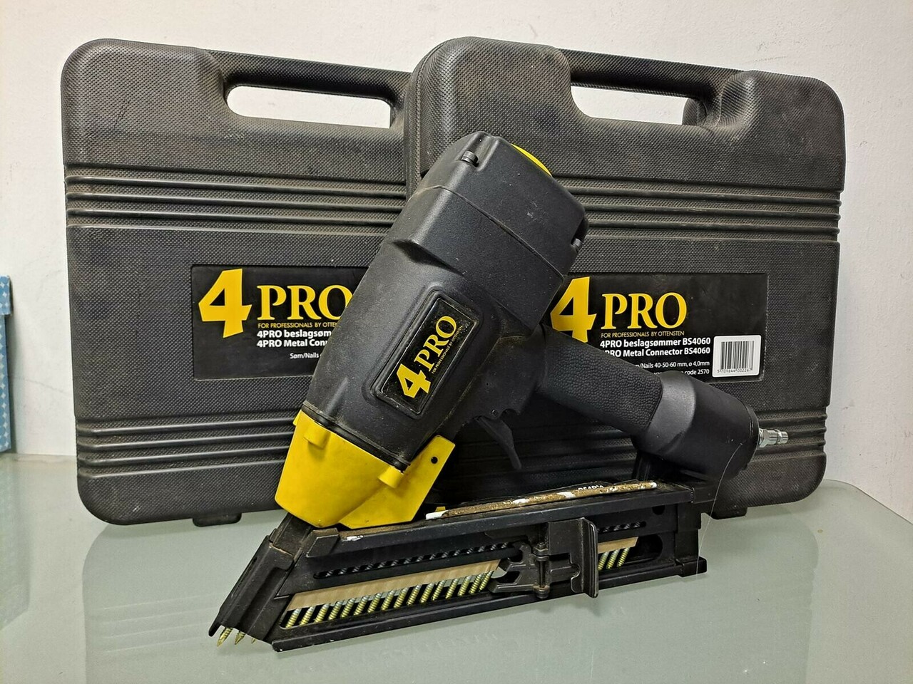 gwozdziarka-do-okuc-ottensten-4pro-bmf4060-walizk-zasilanie-pneumatyczne