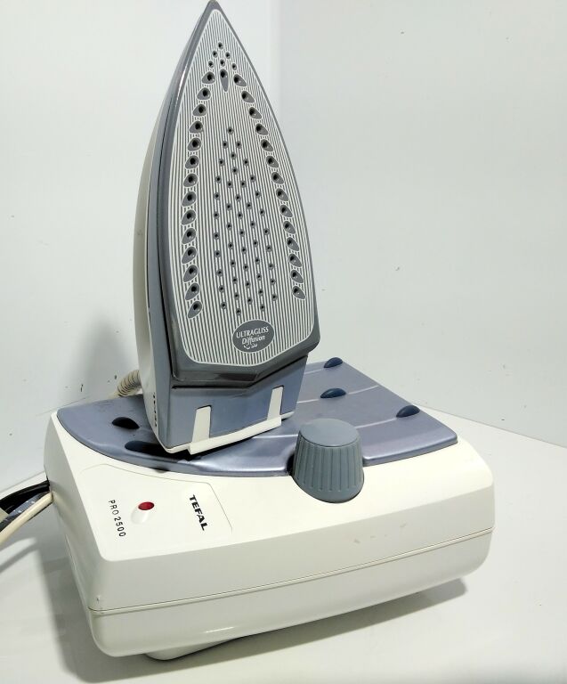 STACJA PAROWA/ ŻELAZKO TEFAL PRO 2500